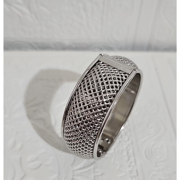 Vintage Sarah Coventry Silver Tone Bangle Clamper Bracelet 3D Metal Mesh - Picture 4 of 8